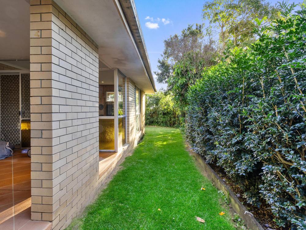 15 Grevillia Avenue, Southport, QLD 4215