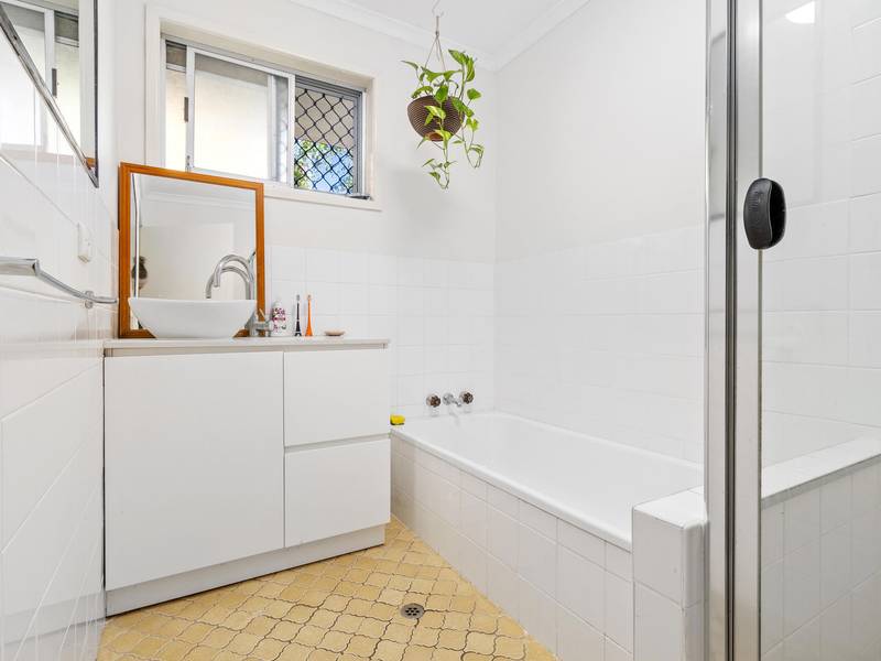 15 Grevillia Avenue, Southport, QLD 4215