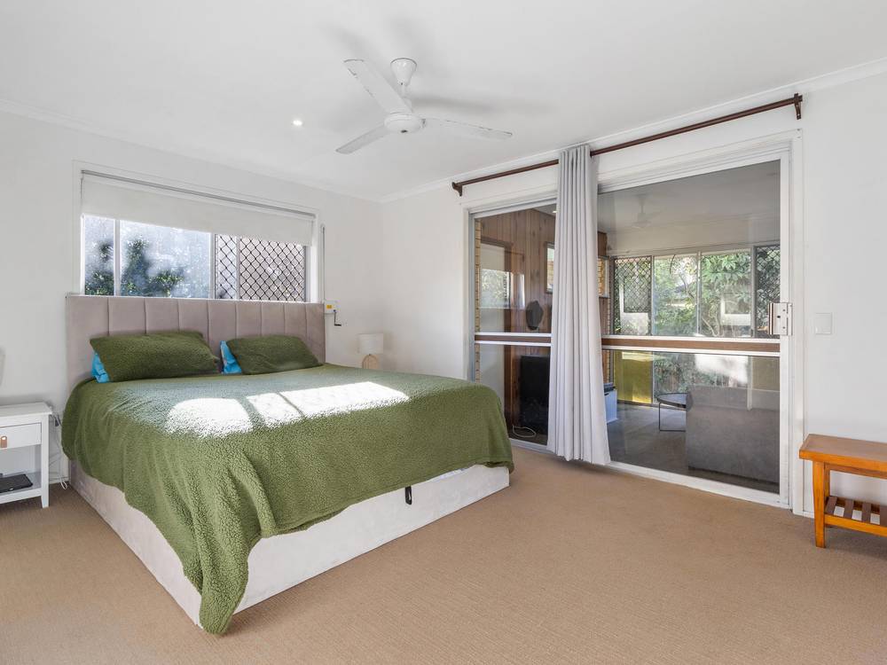 15 Grevillia Avenue, Southport, QLD 4215