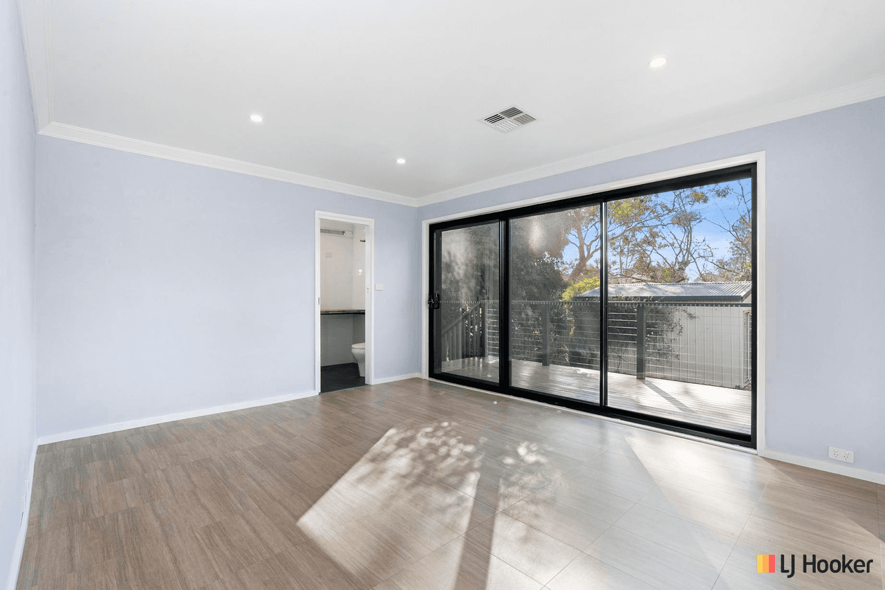 5 Gibbes Place, WEETANGERA, ACT 2614