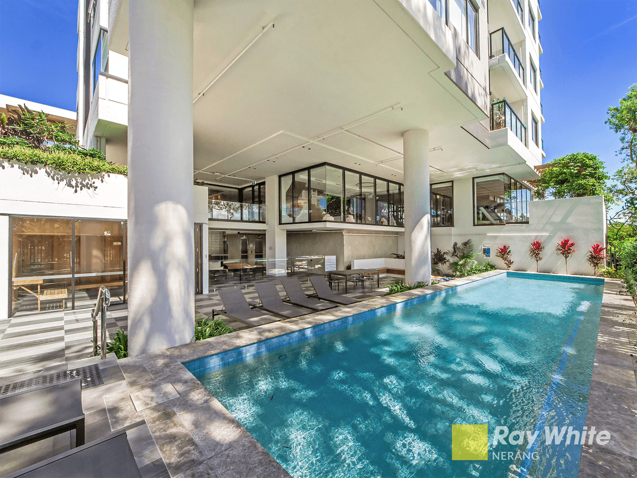 406/372-374 Marine Parade, LABRADOR, QLD 4215