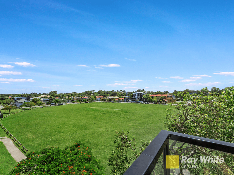 406/372-374 Marine Parade, LABRADOR, QLD 4215