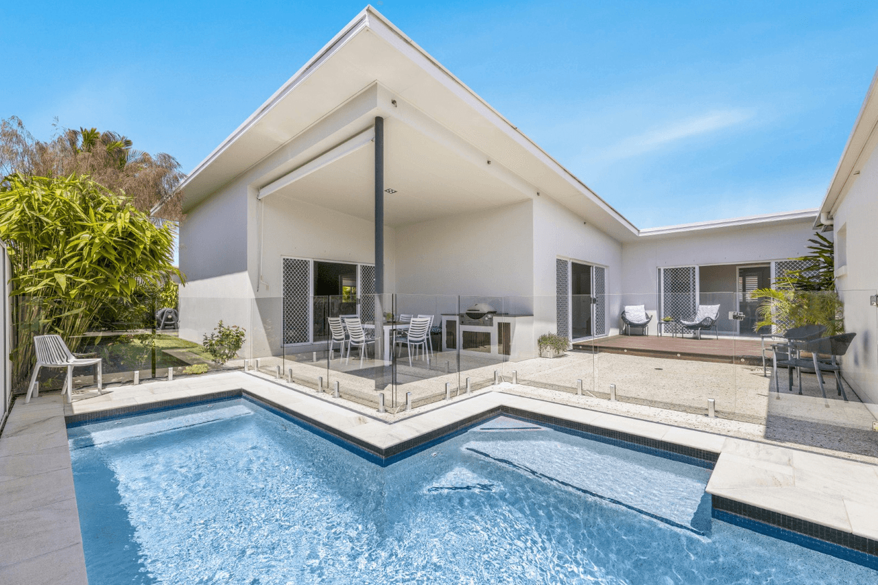 38 Pembroke Avenue, PELICAN WATERS, QLD 4551