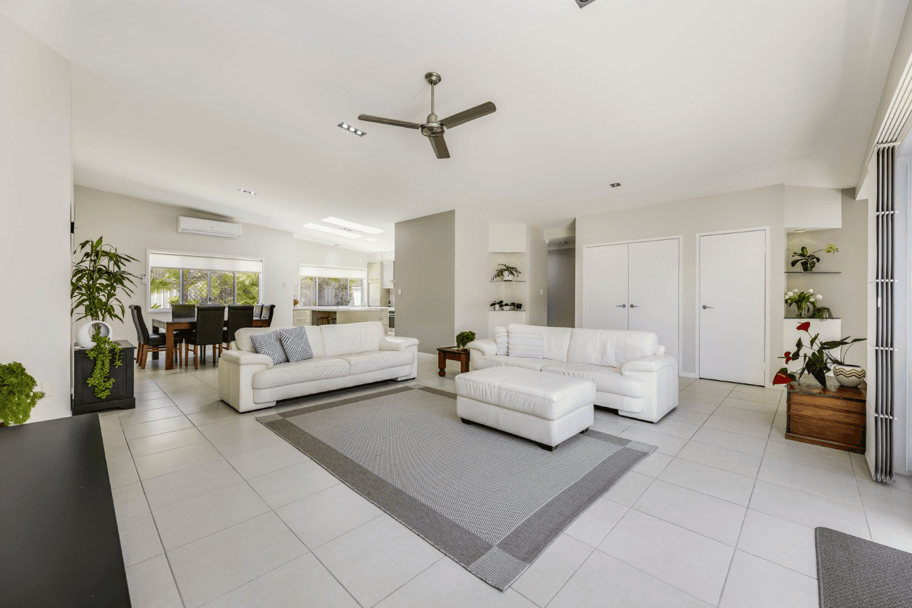 38 Pembroke Avenue, PELICAN WATERS, QLD 4551