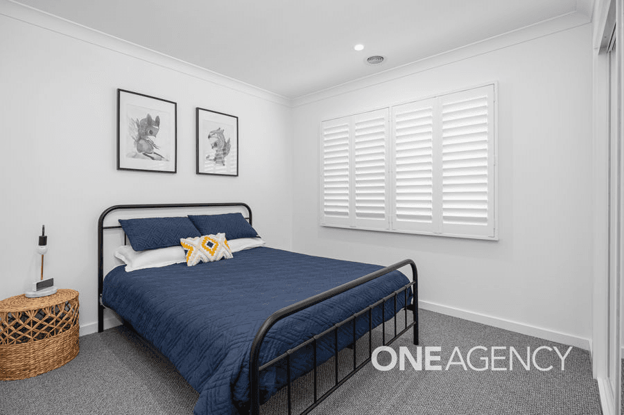 2 GASNIER LOOP, BOOROOMA, NSW 2650