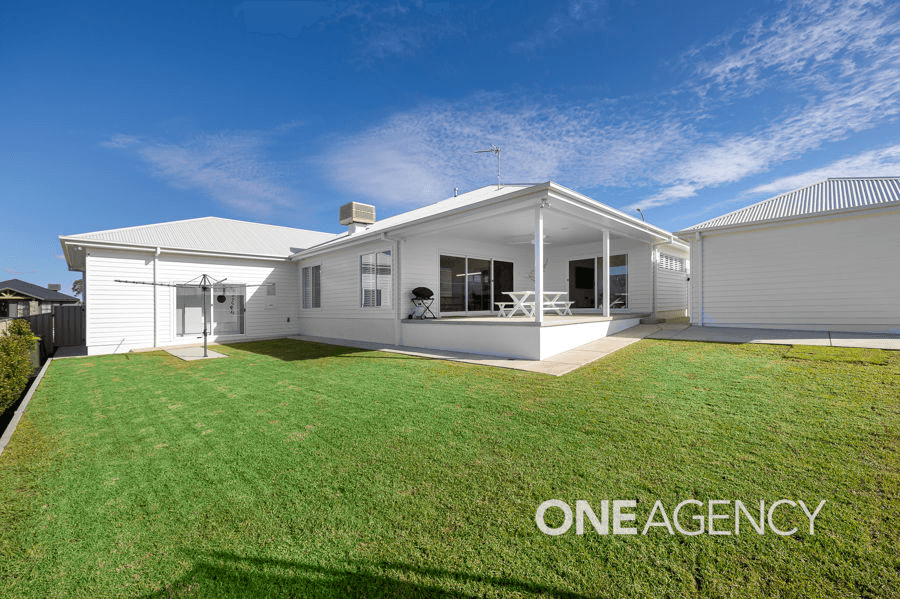 2 GASNIER LOOP, BOOROOMA, NSW 2650