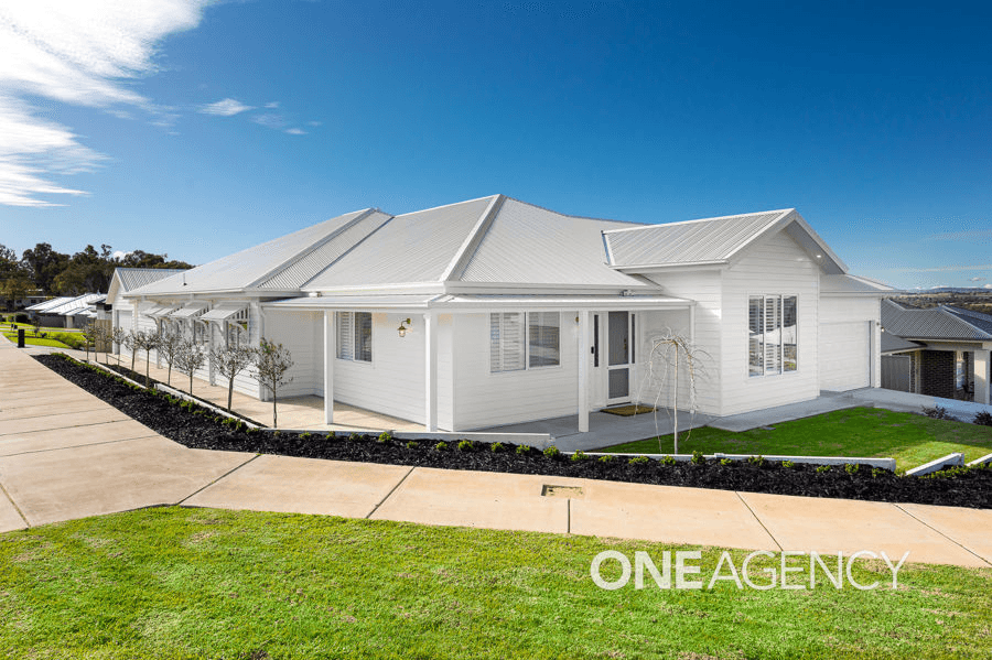 2 GASNIER LOOP, BOOROOMA, NSW 2650