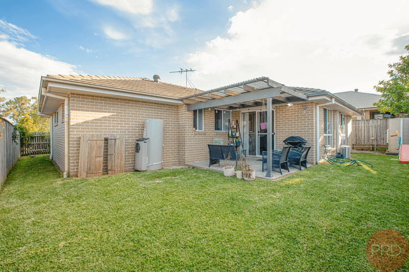 1/25 Redgum Circuit, ABERGLASSLYN, NSW 2320