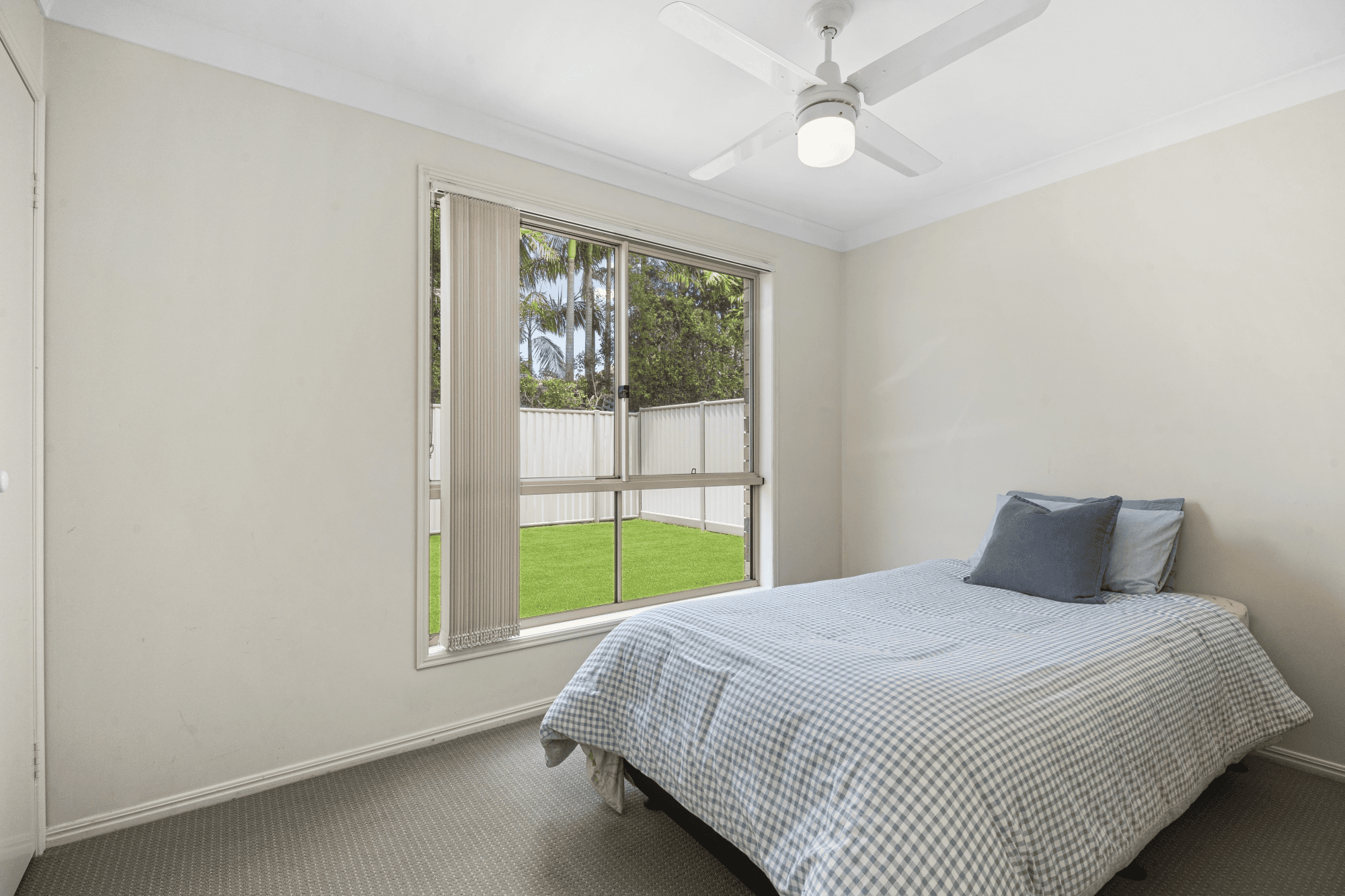 96 Monterey Keys Drive, HELENSVALE, QLD 4212