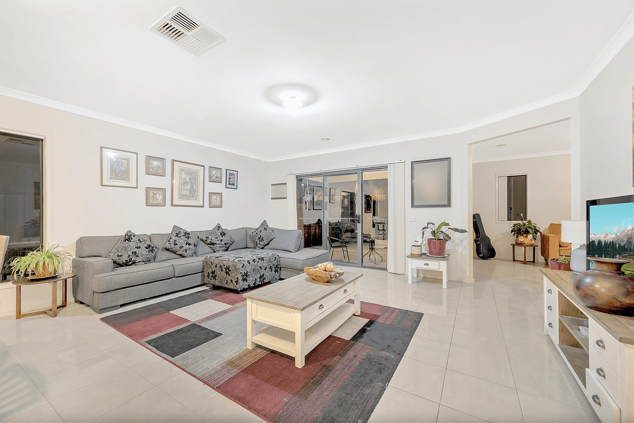 10 Strachan Rise, MERNDA, VIC 3754