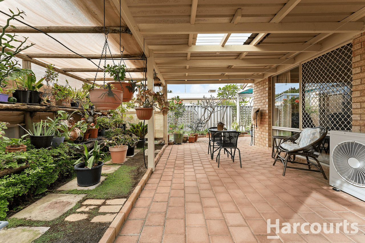 1/3 Fuchsia Place, HALLS HEAD, WA 6210