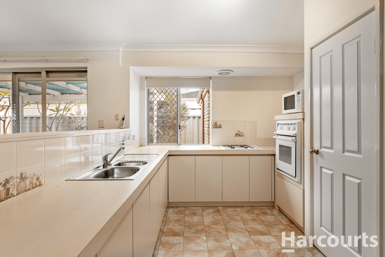 1/3 Fuchsia Place, HALLS HEAD, WA 6210