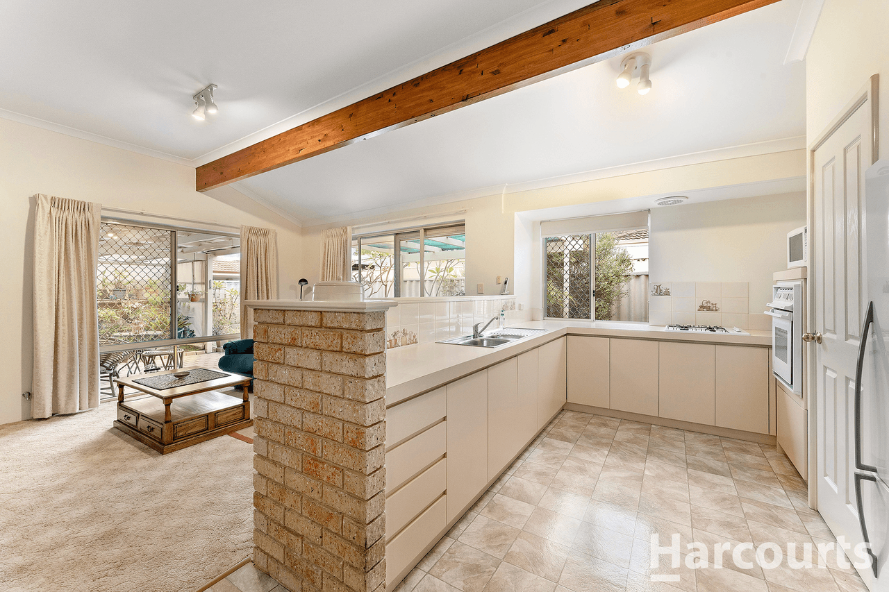 1/3 Fuchsia Place, HALLS HEAD, WA 6210