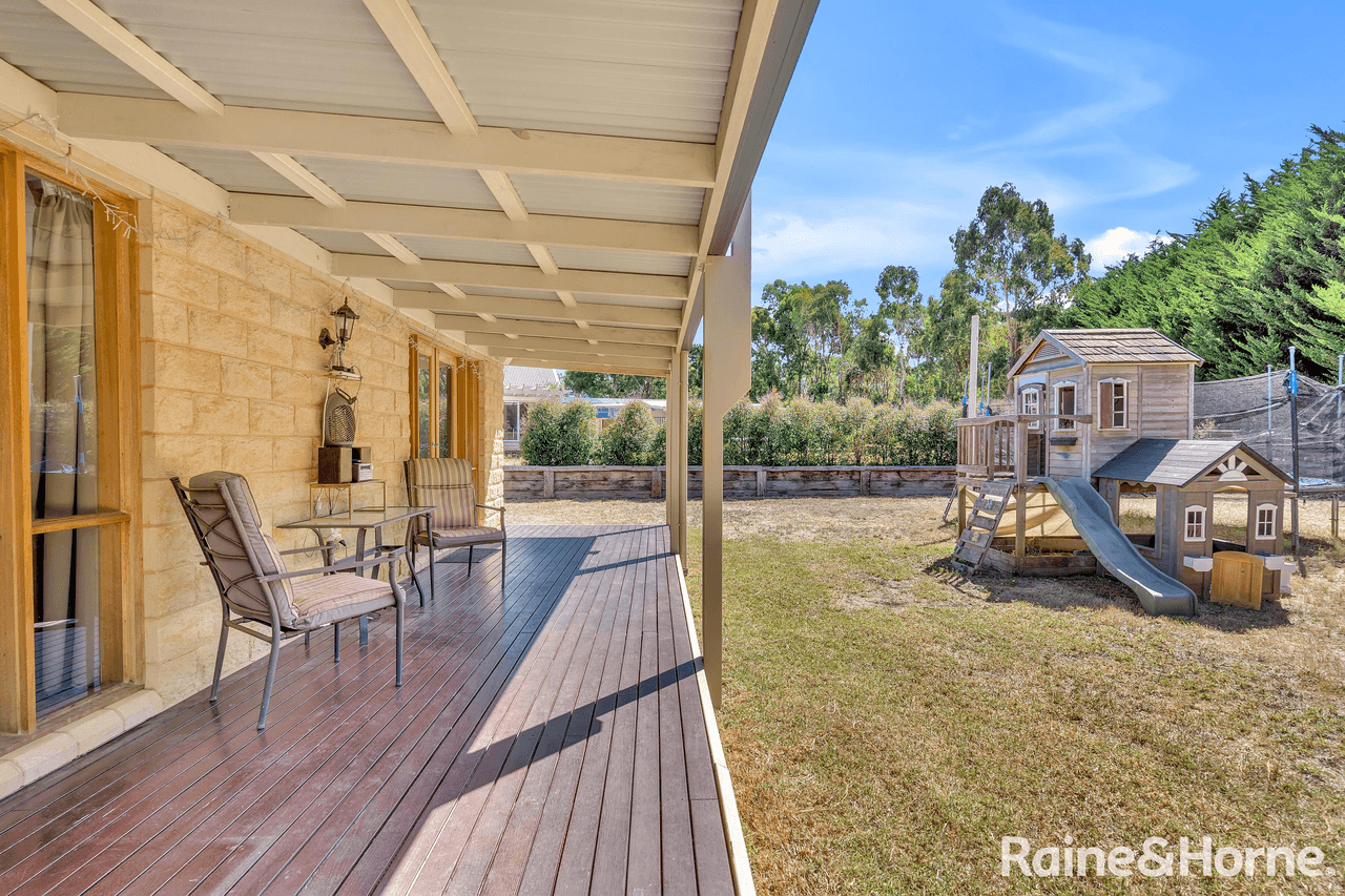 4 Grandview Close, RIDDELLS CREEK, VIC 3431