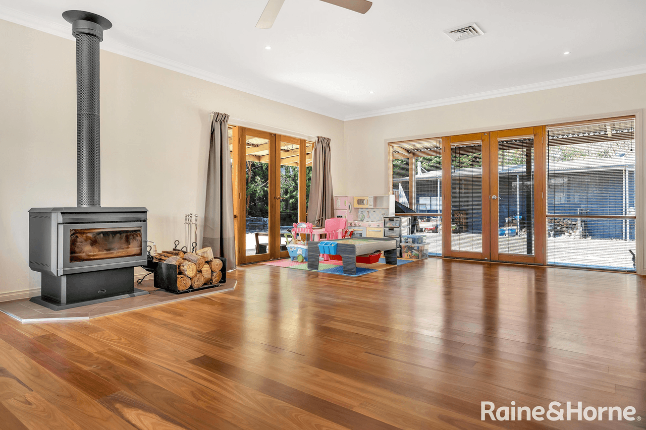 4 Grandview Close, RIDDELLS CREEK, VIC 3431