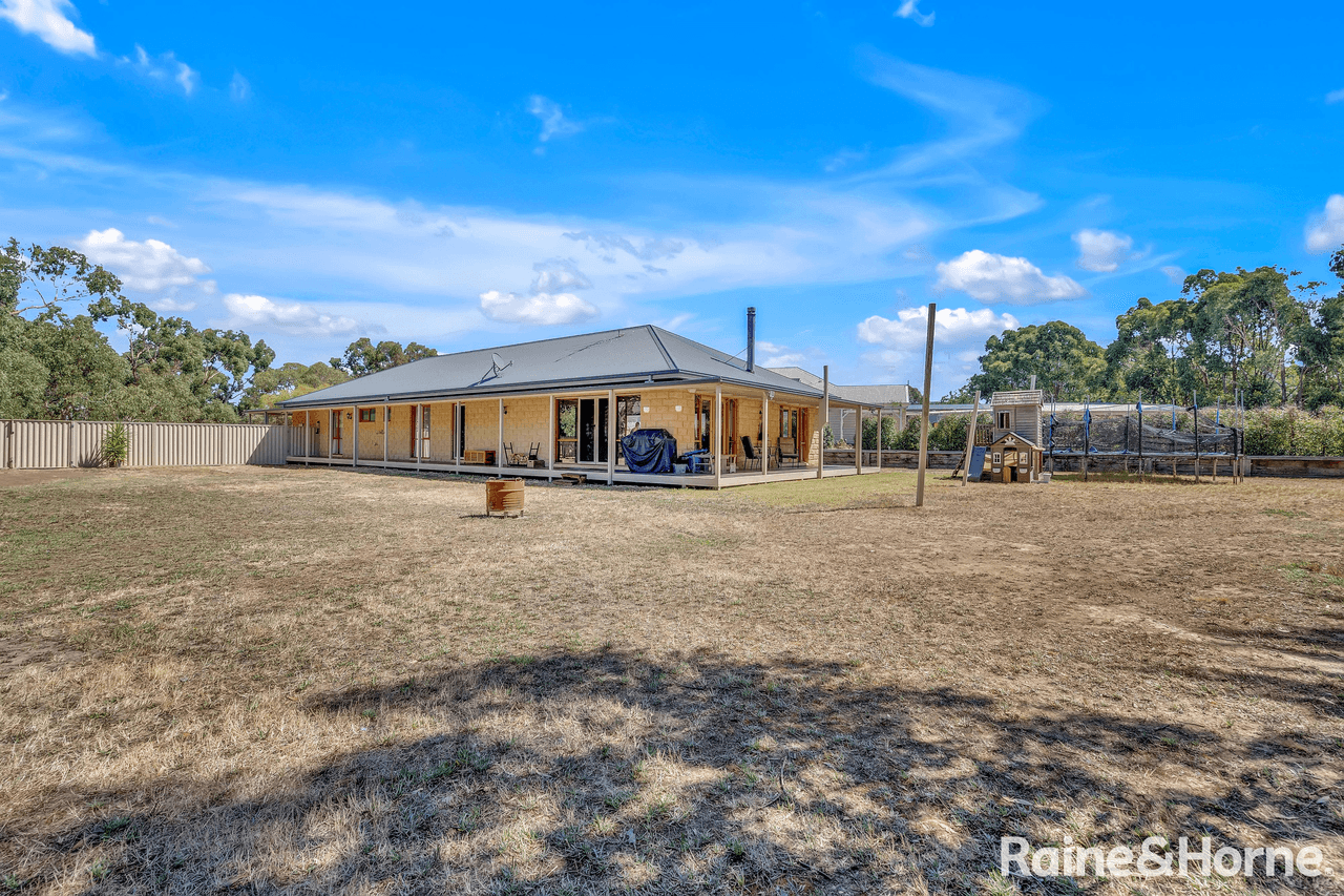 4 Grandview Close, RIDDELLS CREEK, VIC 3431