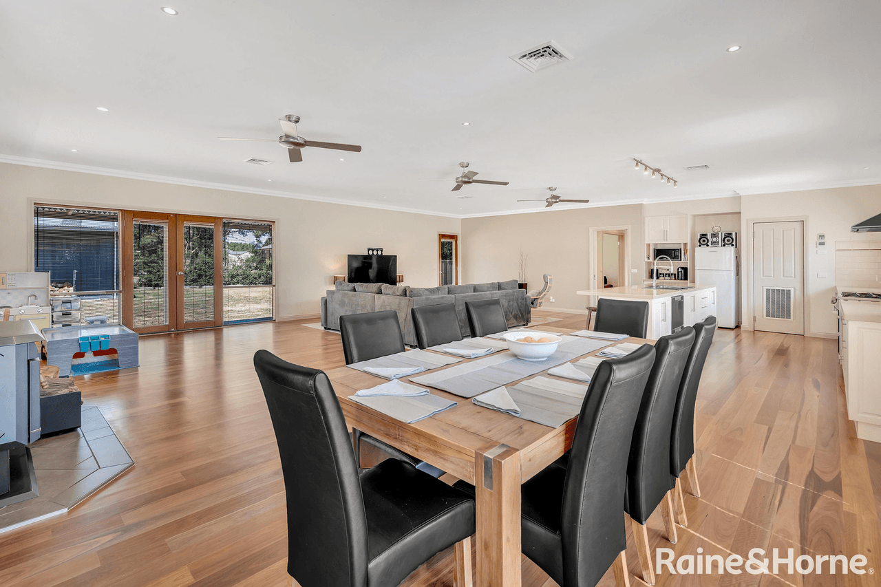 4 Grandview Close, RIDDELLS CREEK, VIC 3431