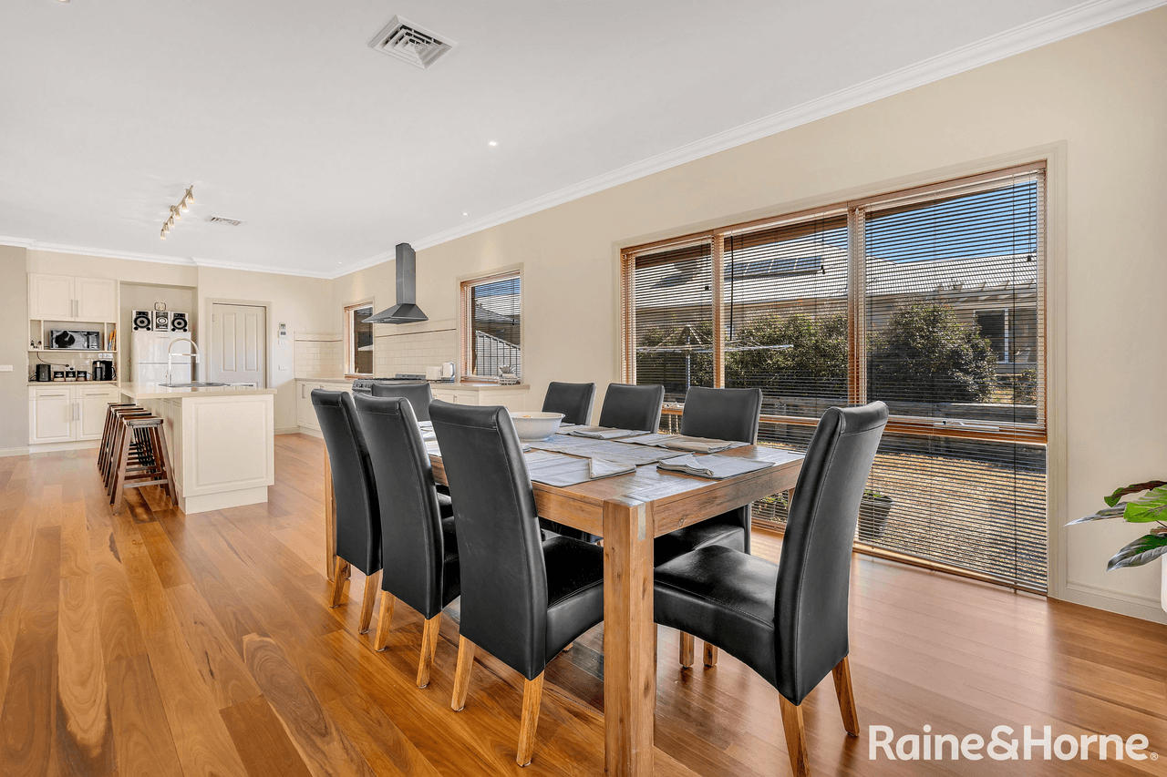 4 Grandview Close, RIDDELLS CREEK, VIC 3431