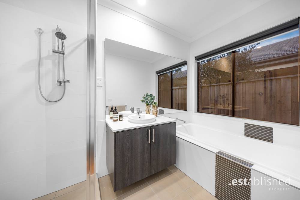 24 Haslewood Street, POINT COOK, VIC 3030