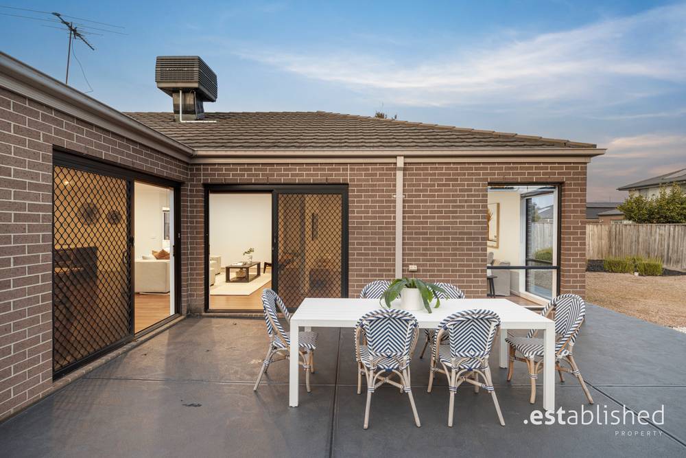 24 Haslewood Street, POINT COOK, VIC 3030