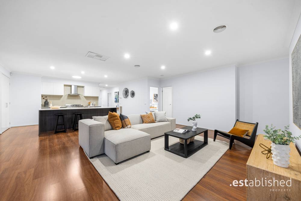 24 Haslewood Street, POINT COOK, VIC 3030