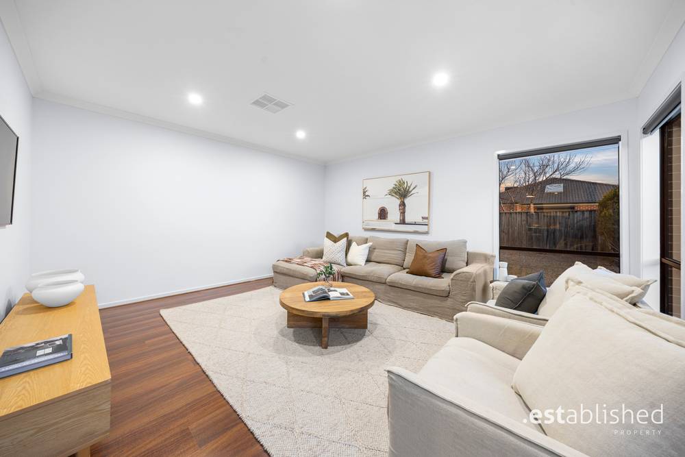 24 Haslewood Street, POINT COOK, VIC 3030