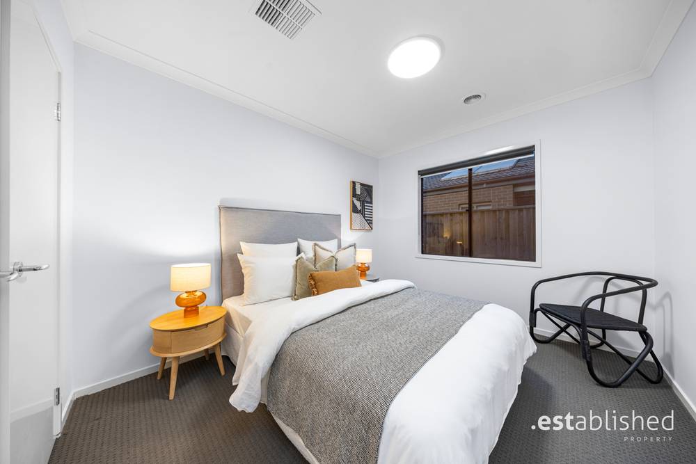 24 Haslewood Street, POINT COOK, VIC 3030