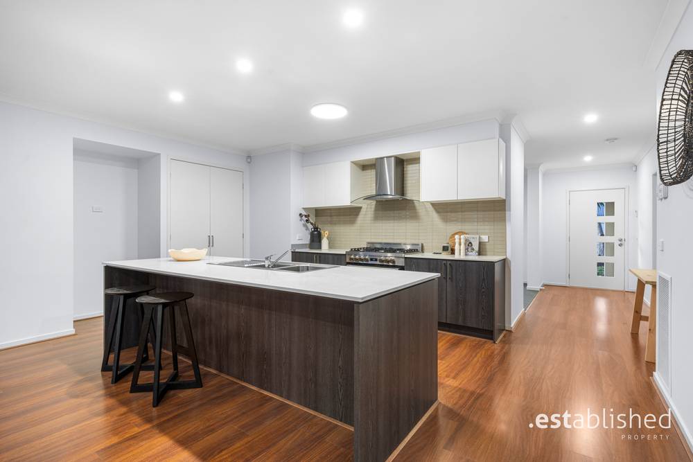 24 Haslewood Street, POINT COOK, VIC 3030