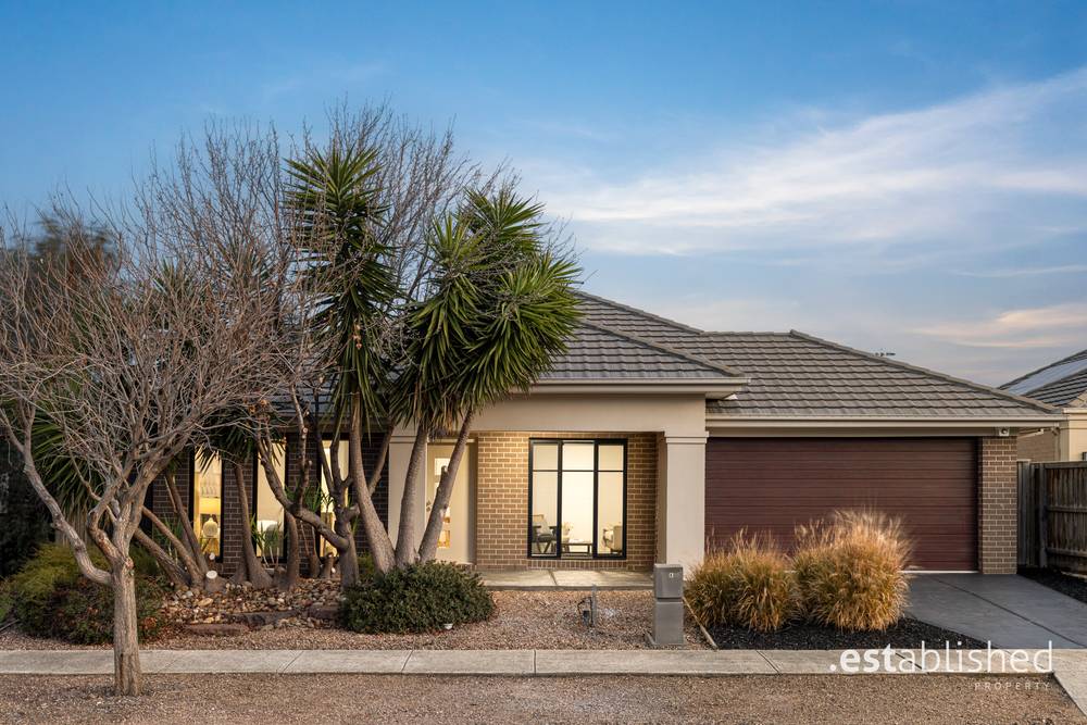 24 Haslewood Street, POINT COOK, VIC 3030