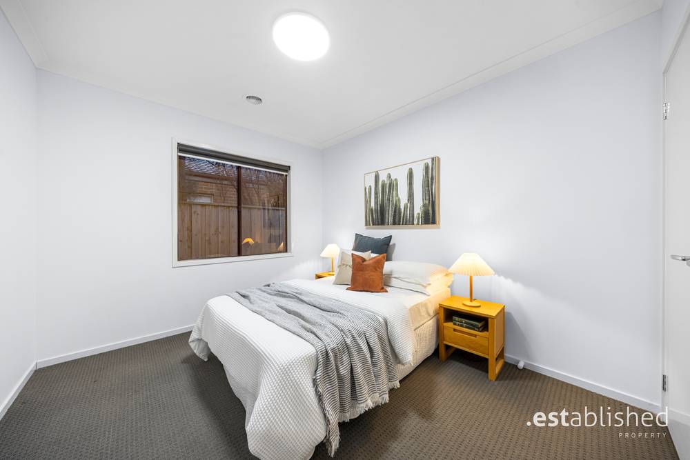 24 Haslewood Street, POINT COOK, VIC 3030