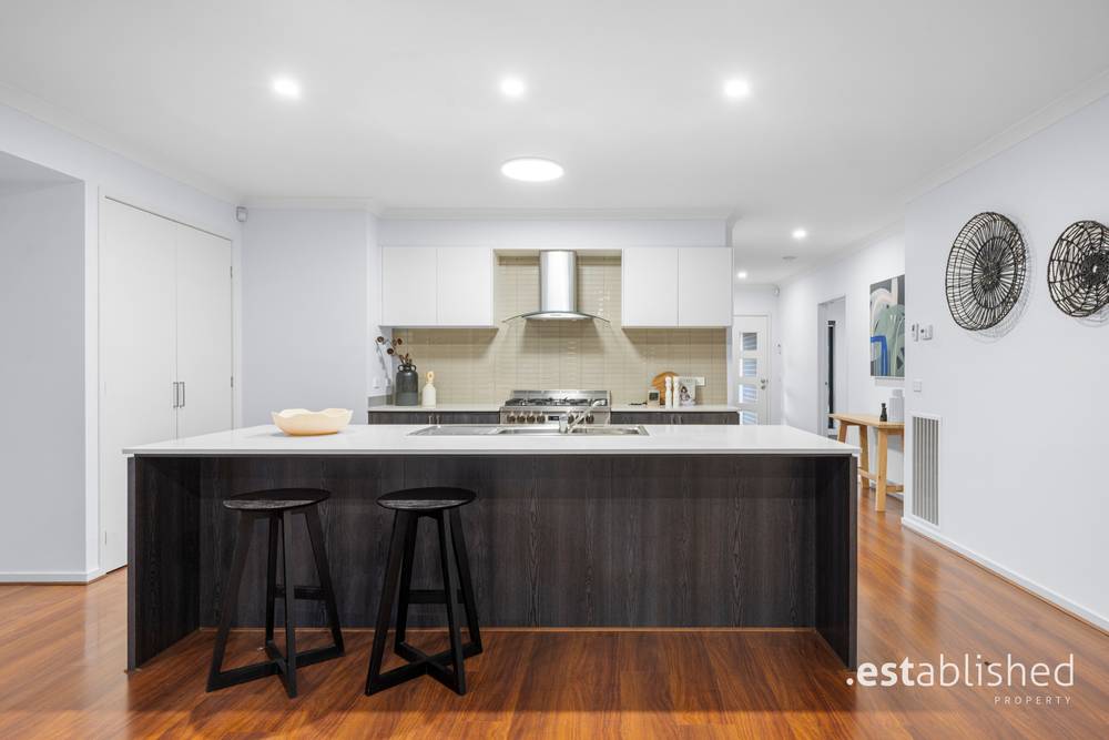 24 Haslewood Street, POINT COOK, VIC 3030