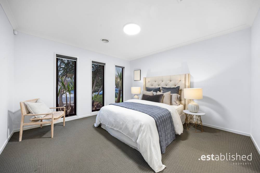 24 Haslewood Street, POINT COOK, VIC 3030