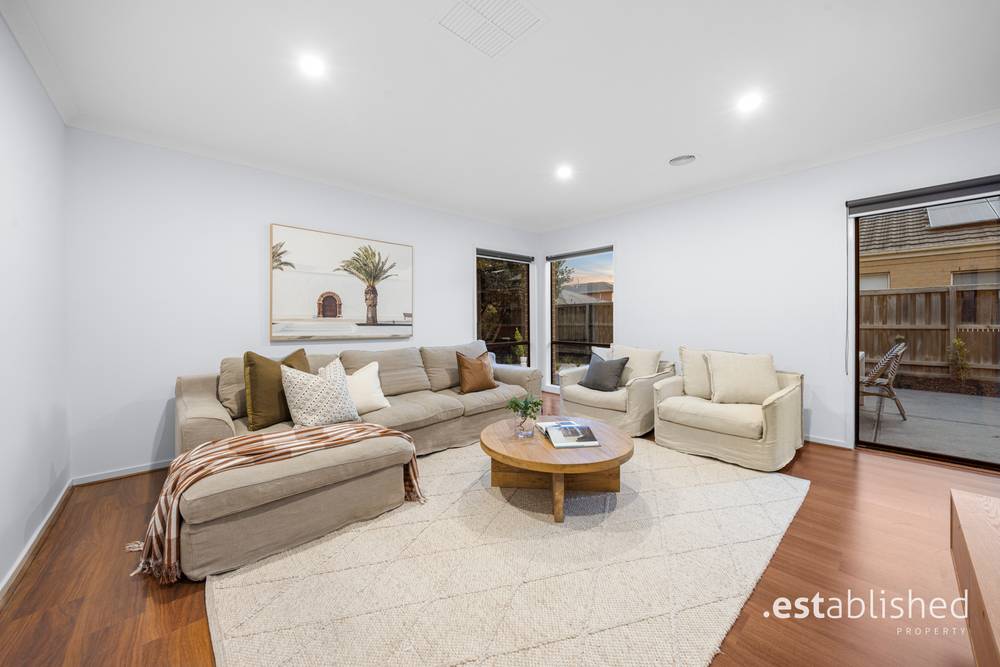 24 Haslewood Street, POINT COOK, VIC 3030