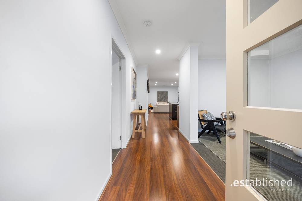 24 Haslewood Street, POINT COOK, VIC 3030