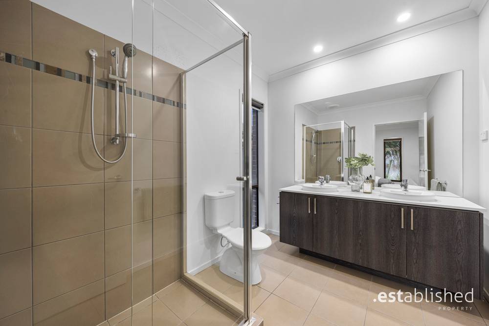24 Haslewood Street, POINT COOK, VIC 3030
