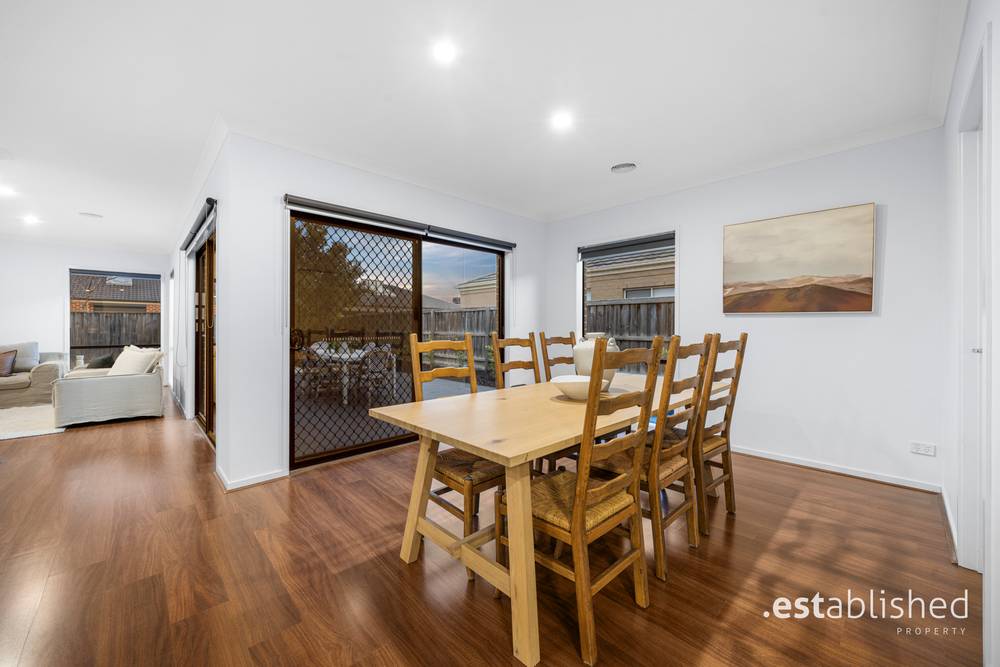 24 Haslewood Street, POINT COOK, VIC 3030