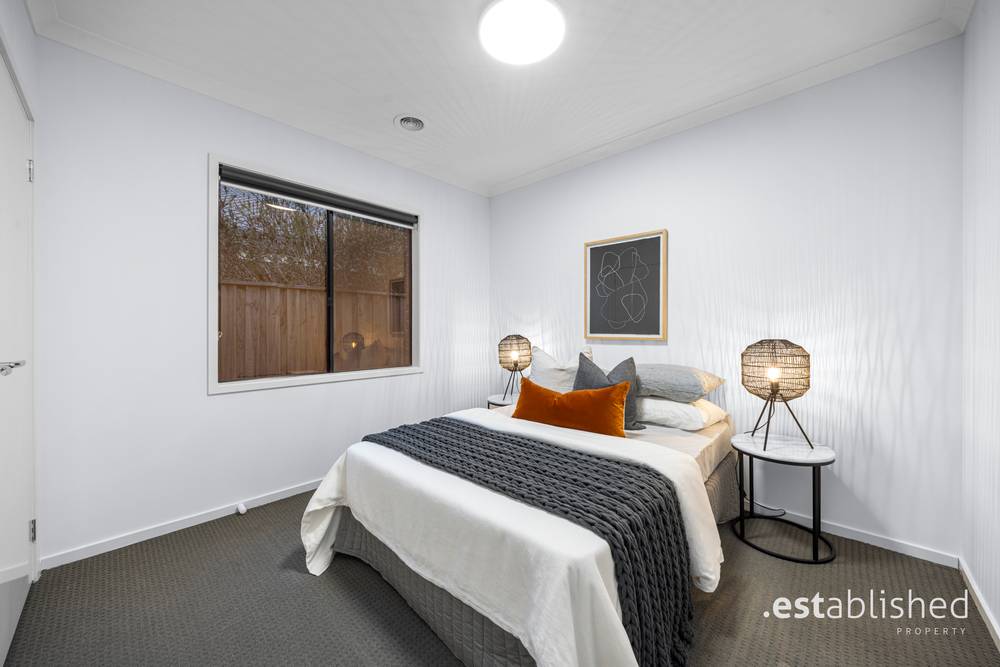 24 Haslewood Street, POINT COOK, VIC 3030