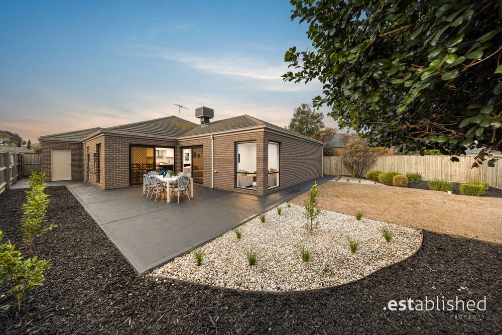 24 Haslewood Street, POINT COOK, VIC 3030