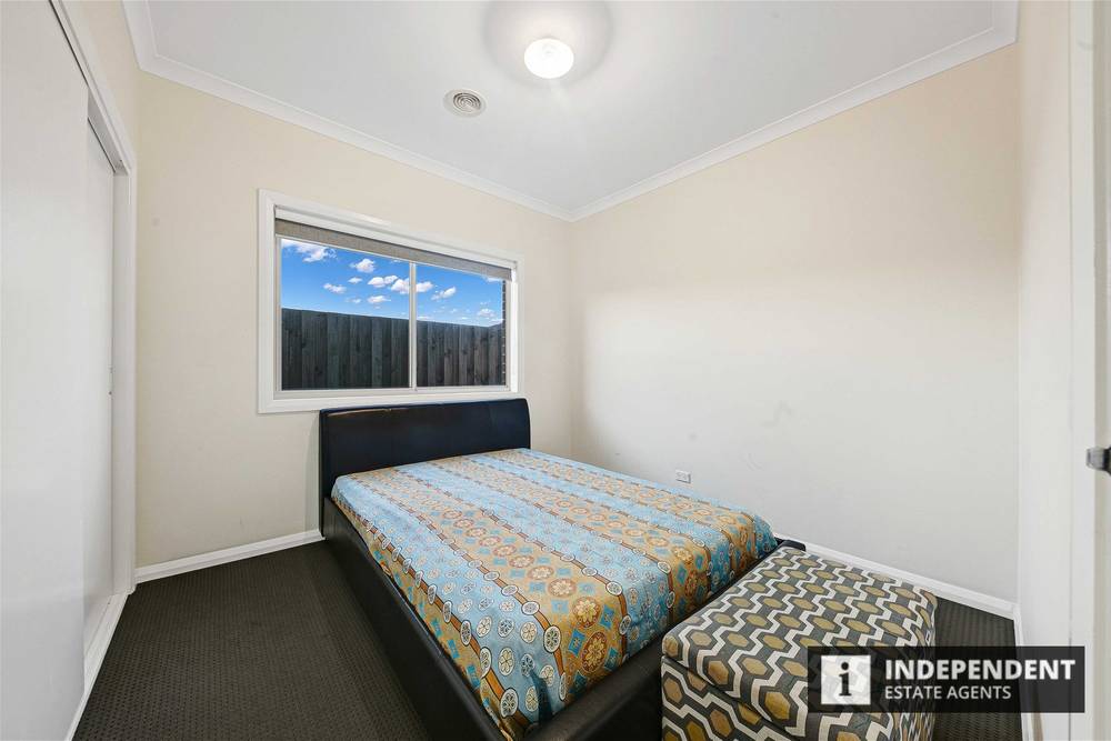 16 Hedgerow  Avenue, BROOKFIELD, VIC 3338