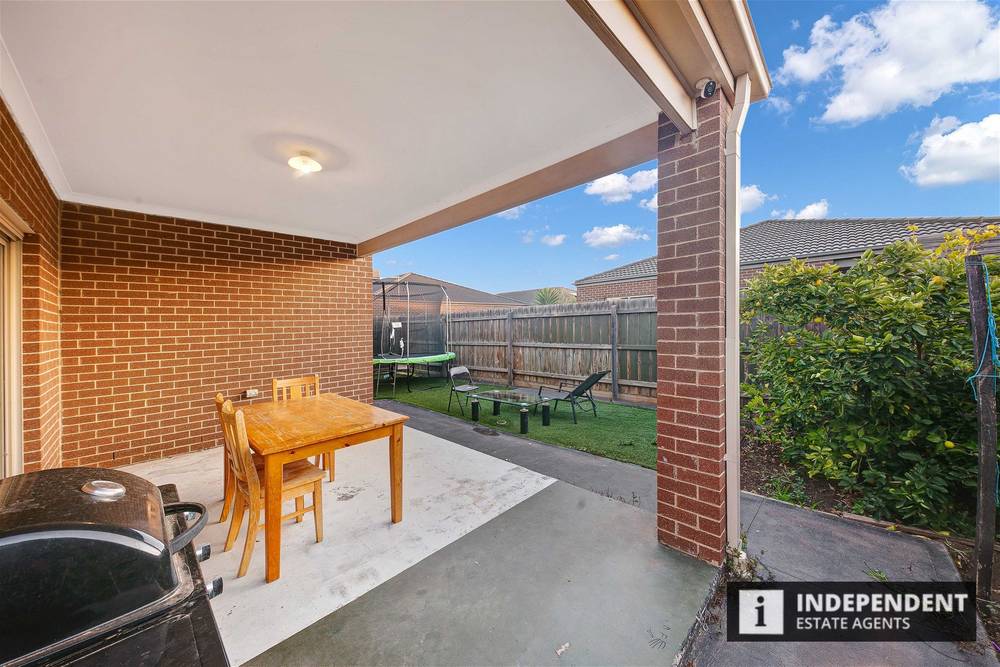 16 Hedgerow  Avenue, BROOKFIELD, VIC 3338