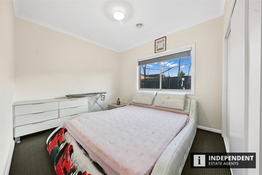 16 Hedgerow  Avenue, BROOKFIELD, VIC 3338