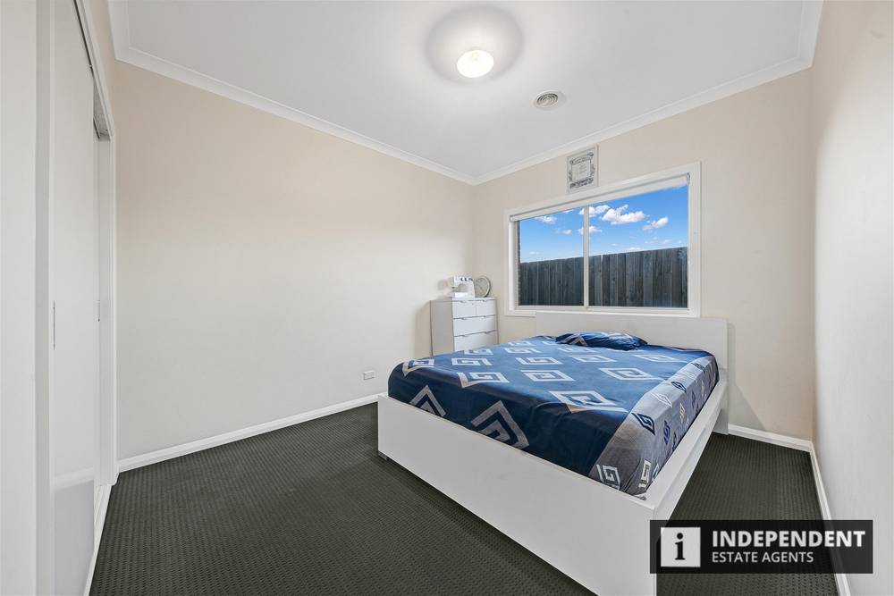 16 Hedgerow  Avenue, BROOKFIELD, VIC 3338