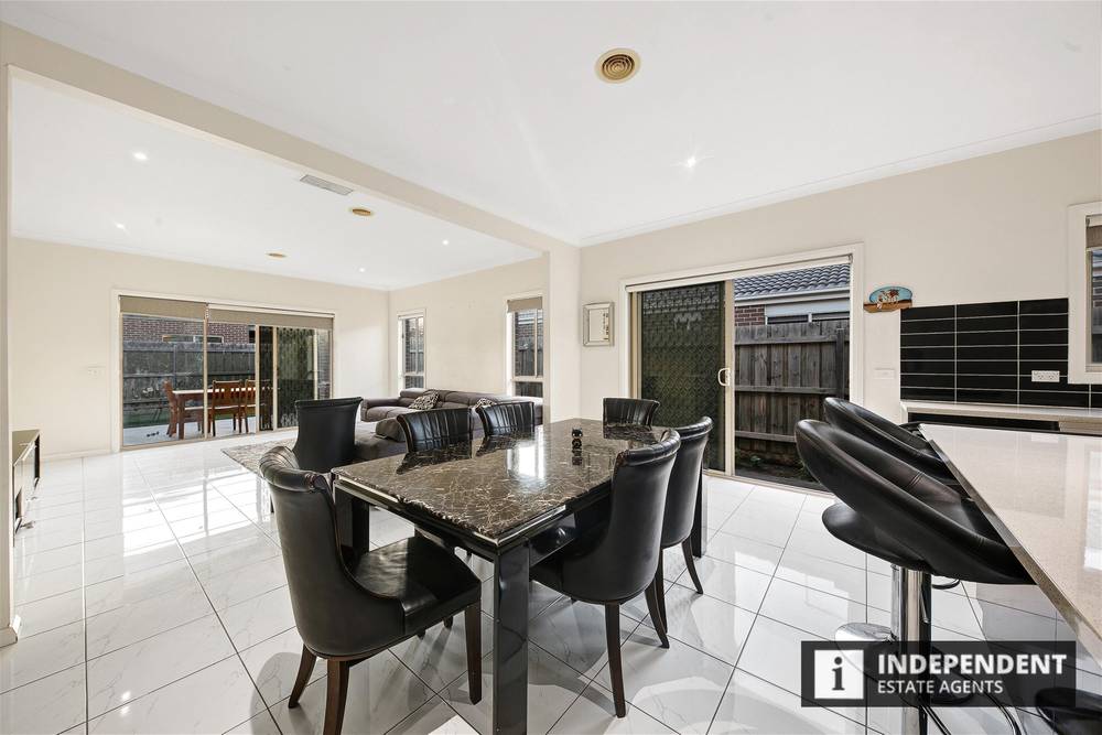 16 Hedgerow  Avenue, BROOKFIELD, VIC 3338