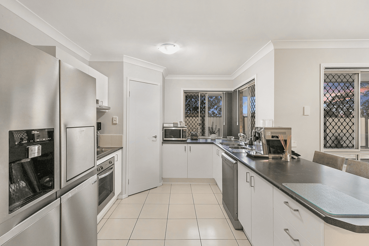 2 Rhiannon Drive, FLINDERS VIEW, QLD 4305