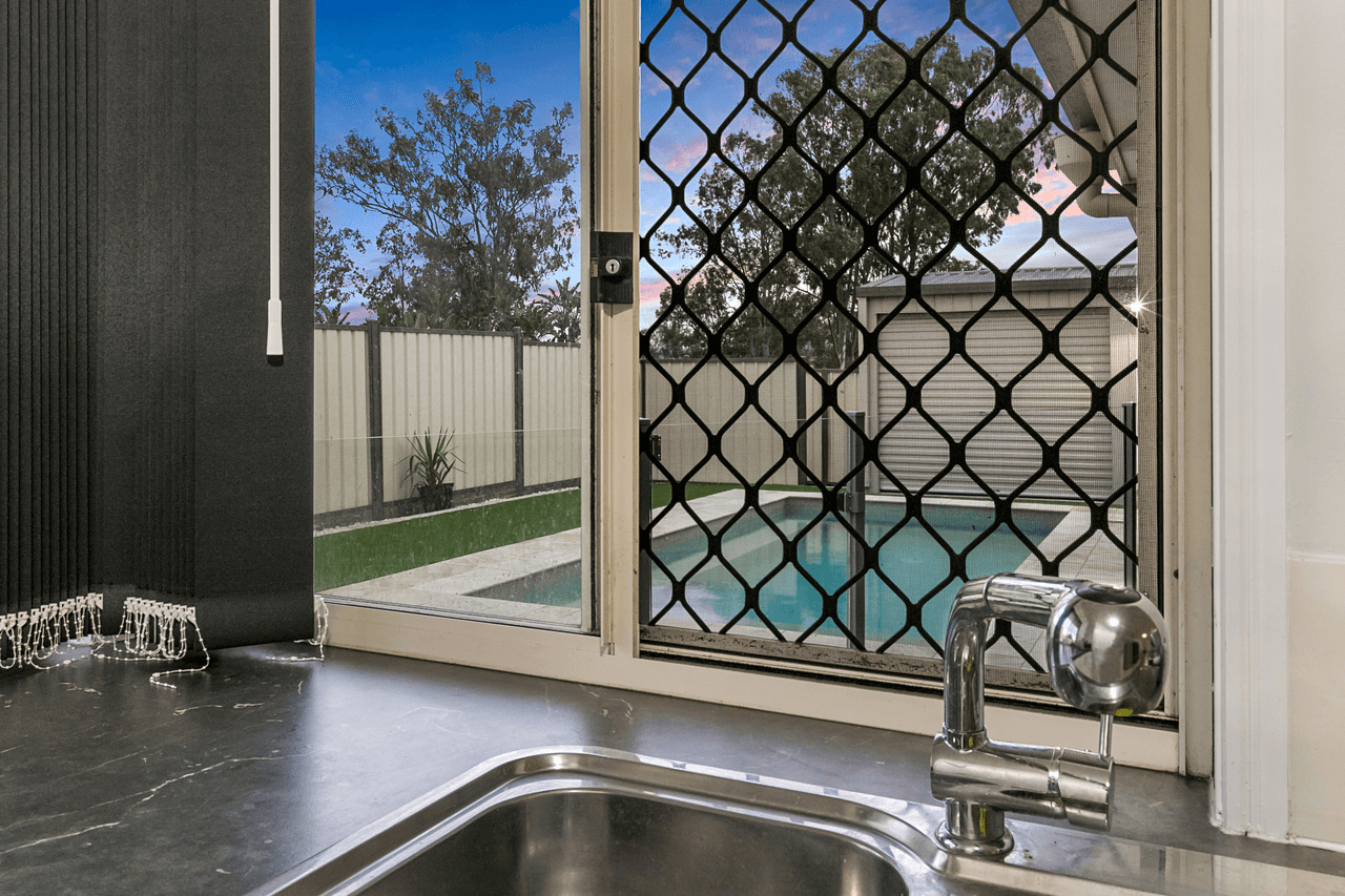 2 Rhiannon Drive, FLINDERS VIEW, QLD 4305