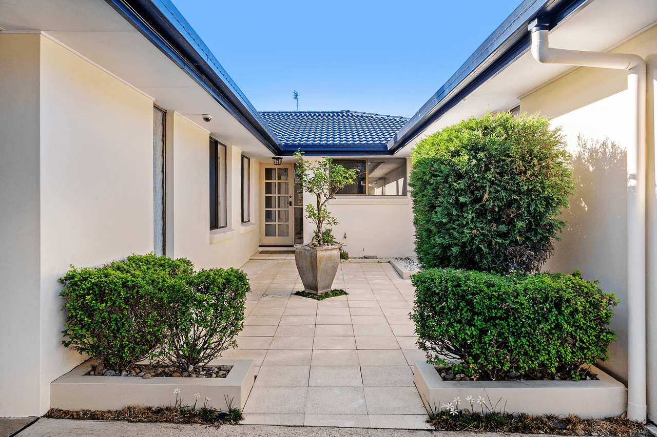 5 Bombala Street, BROADBEACH WATERS, QLD 4218