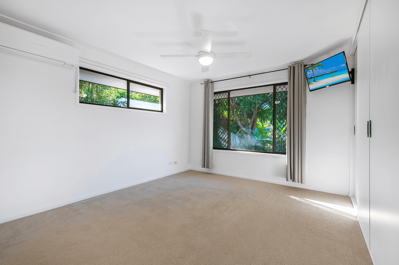 5 Bombala Street, BROADBEACH WATERS, QLD 4218