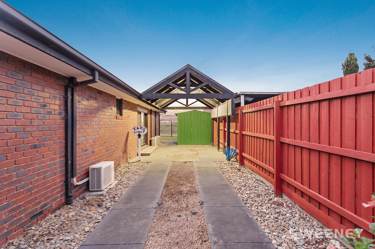 13 Hibiscus Court, ALTONA MEADOWS, VIC 3028