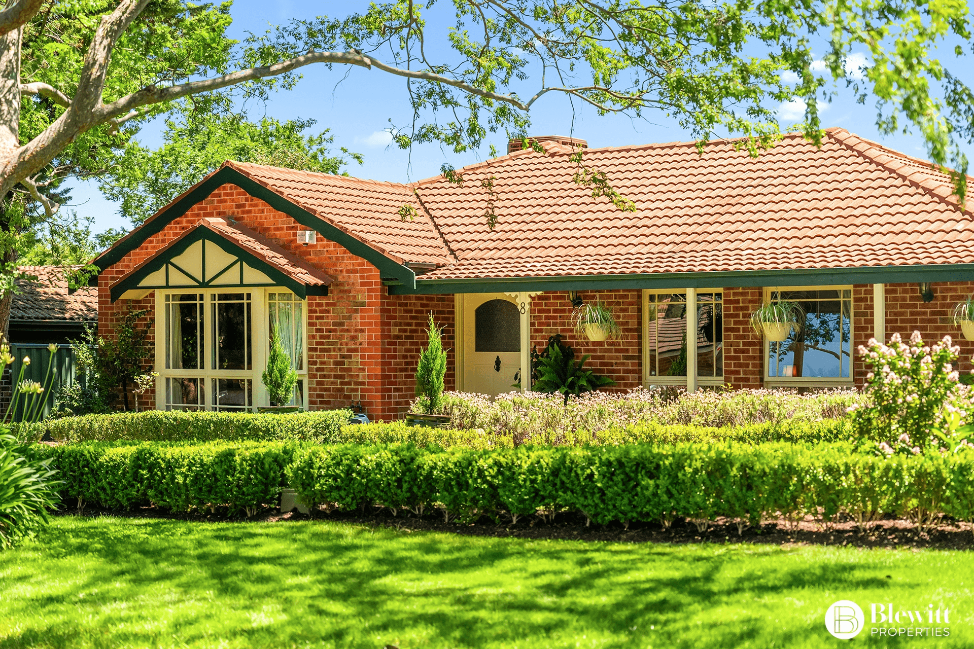 8 Elm Way, Jerrabomberra, NSW 2619