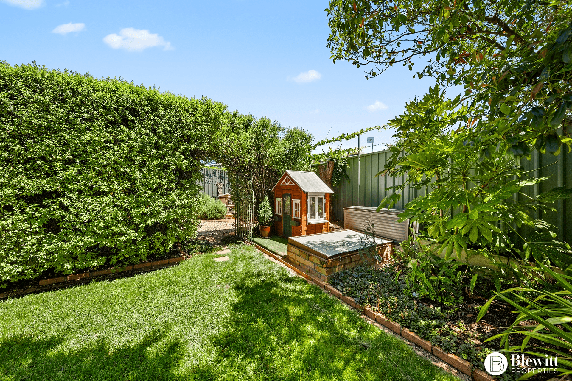 8 Elm Way, Jerrabomberra, NSW 2619